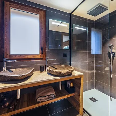 Chalet De Luxe Aux Gets Avec Jacuzzi, Sauna, Wi-fi, Parking Les Gets